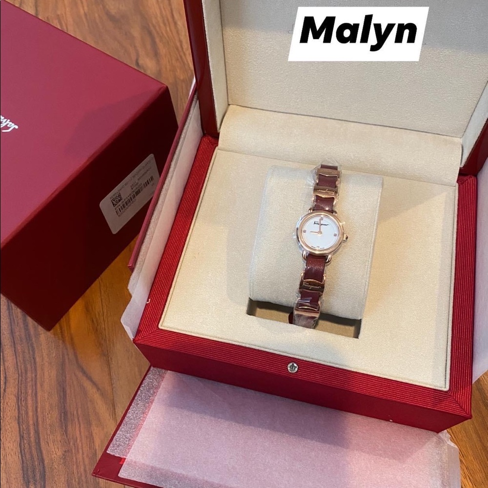 Ferragamo watch women new with tag
